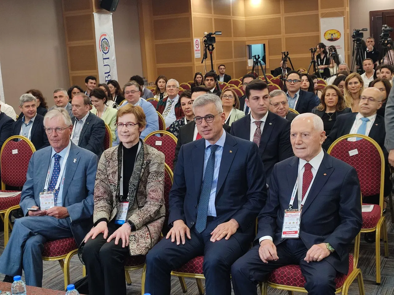 prof-dr-haberal-yanigin-onemine-dikkat-cekti-tum-toplumu-ilgilendiren-bir-sorun-cY6eBKDz.jpg