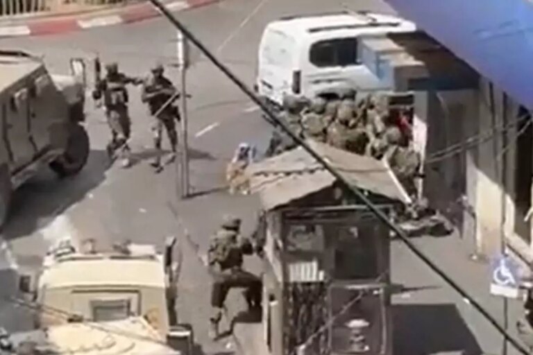 israil ordusundan ramallaha baskin 58 filistinli yaralandi gbzaaKPs