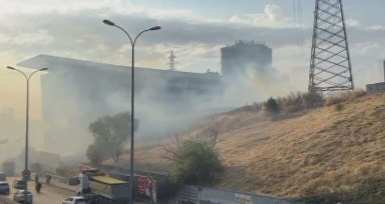 istanbulda otluk yangini 27G9AULb