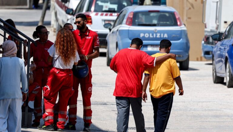 yaslari 9 11 ve 17ydi uc kiz kardes umut yolculugunda boguldu QFaVb3nZ