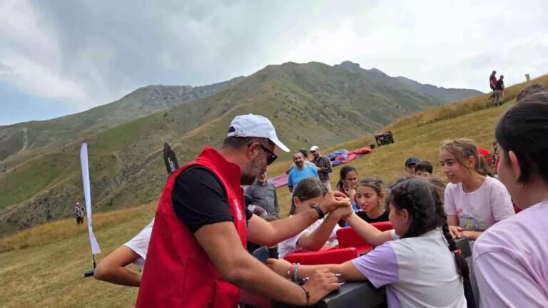 yusufelinde cocuklar icin eglenceli etkinlik JKxVXttV