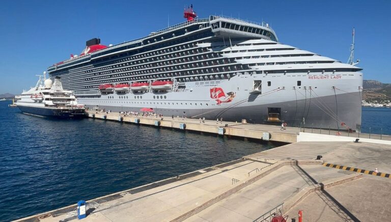 bodruma 2 gemi birden geldi XiKnYDRN