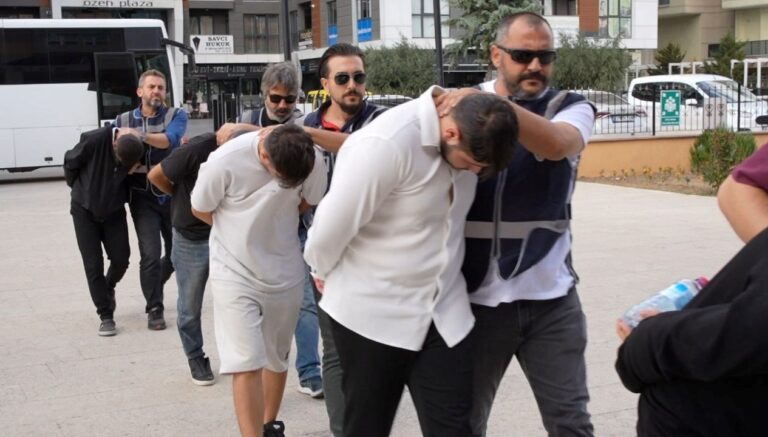 edirnede sehit ailesini dolandiran 10 zanli tutuklandi hk4mfKQW