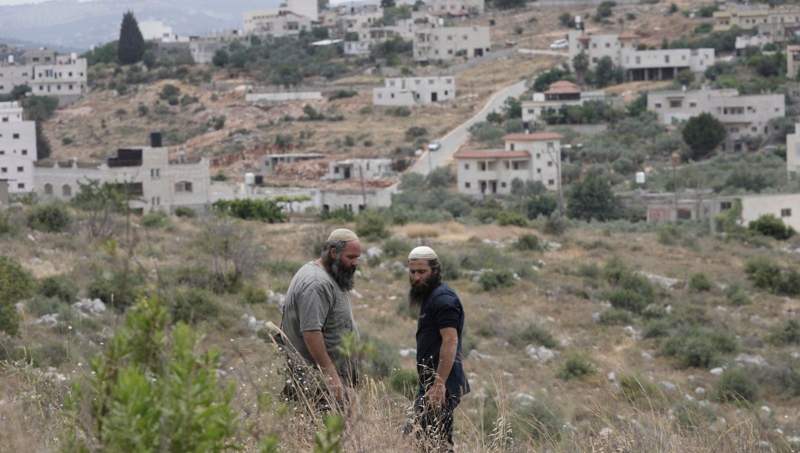 filistin topraklarini gasbeden israilliler bati seriada filistinli bir genci vurarak oldurdu 79xtcX5i
