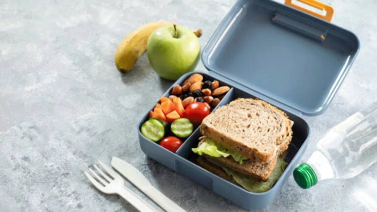 ogrencilerin beslenmesi aileleri zorluyor aylik masraf 3 bin tlyi gecti S8yEeQvg