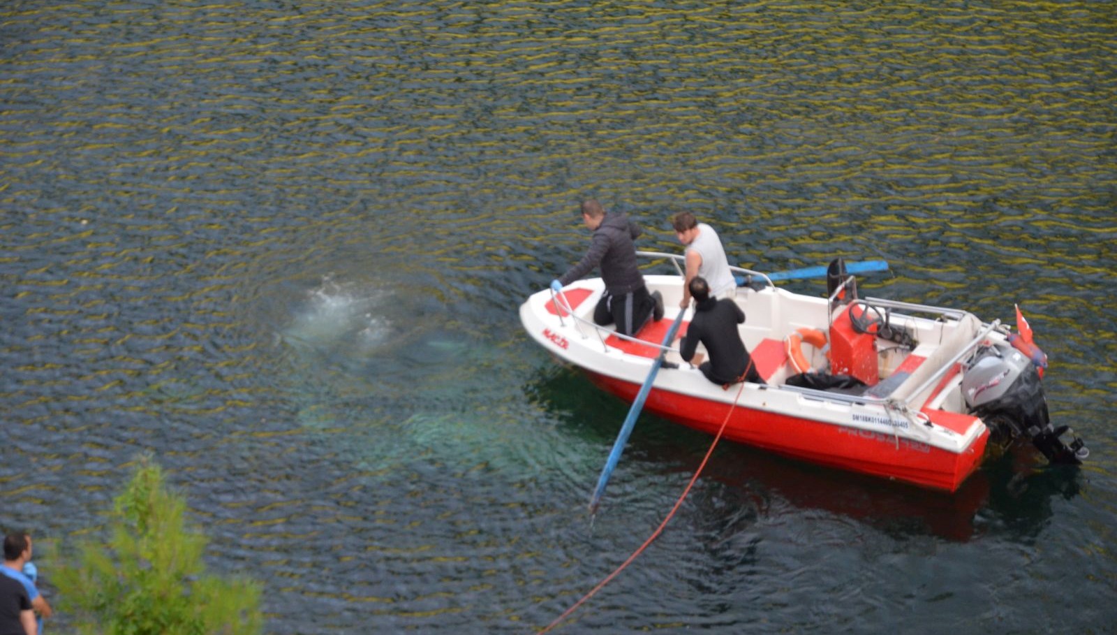 otomobil kizilirmaka uctu anne ile cocugu oldu baba yarali 68LvSmGN