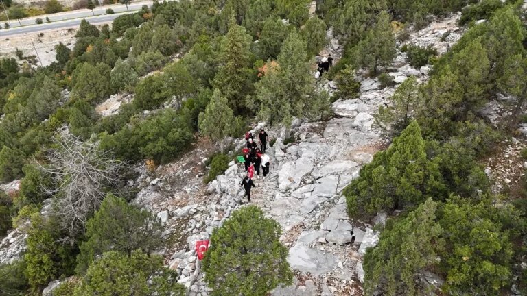 aksekide ogrenciler tarihi kervan ve goc yolunda cumhuriyet icin yurudu mdEAv8yw.jpg