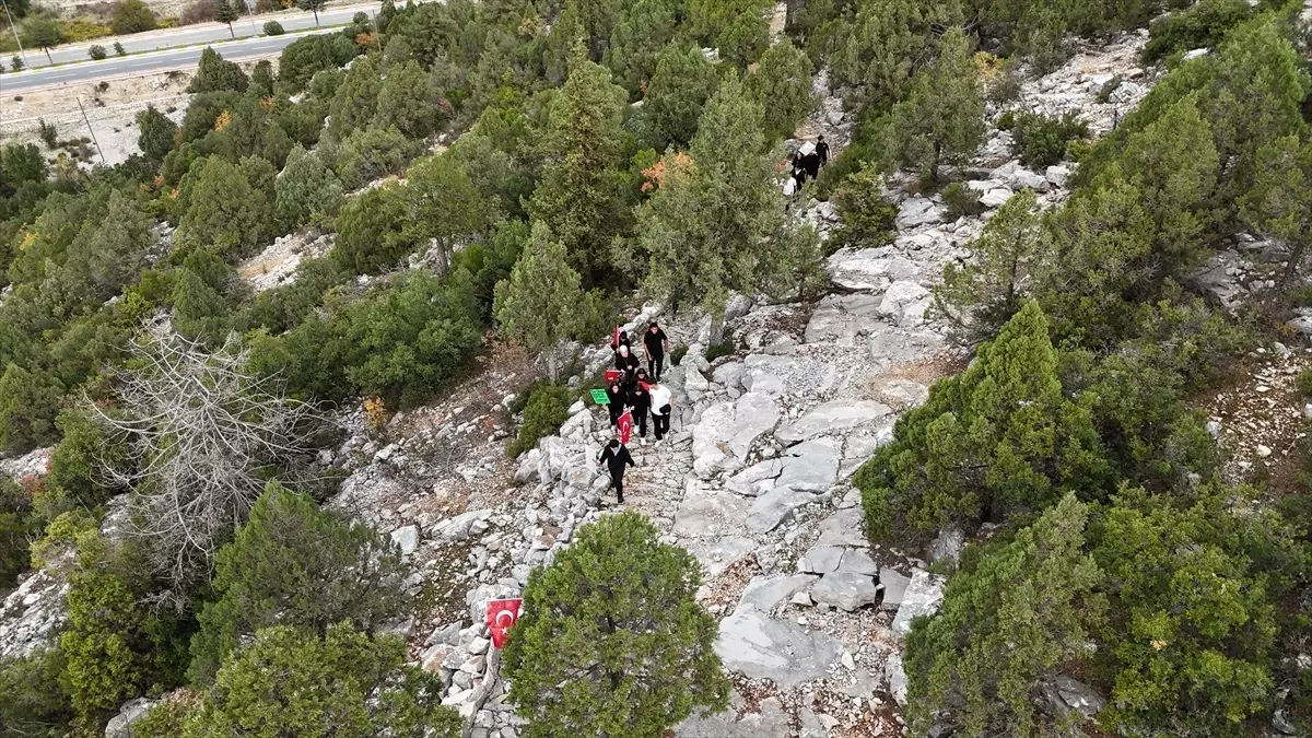 aksekide ogrenciler tarihi kervan ve goc yolunda cumhuriyet icin yurudu mdEAv8yw.jpg