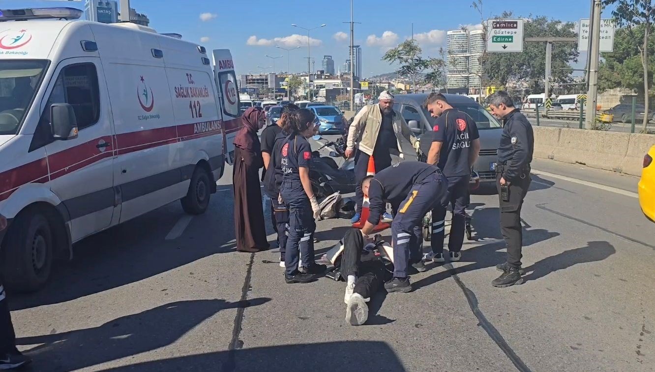 kadikoyde sapagi kaciran otomobil surucusu motosiklete carpti 97yEhThK