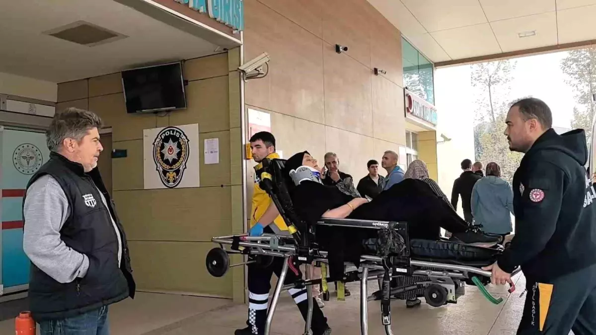 bursada kontrolden cikan otomobil sarampole yuvarlandi xcRXrYcT.jpg