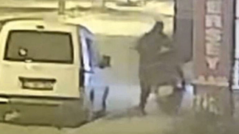 hatayda apartmanin girisindeki motosiklet calindi KmlyrMjP.jpg