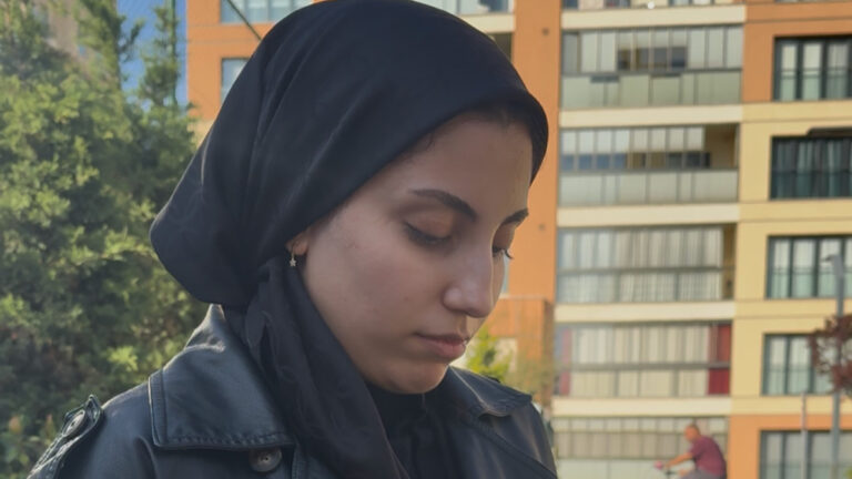 istanbulda basortulu ogrenciye hocasindan hakaret bu sekilde temizlikciye benziyorsun 2kaeeH8F.jpg