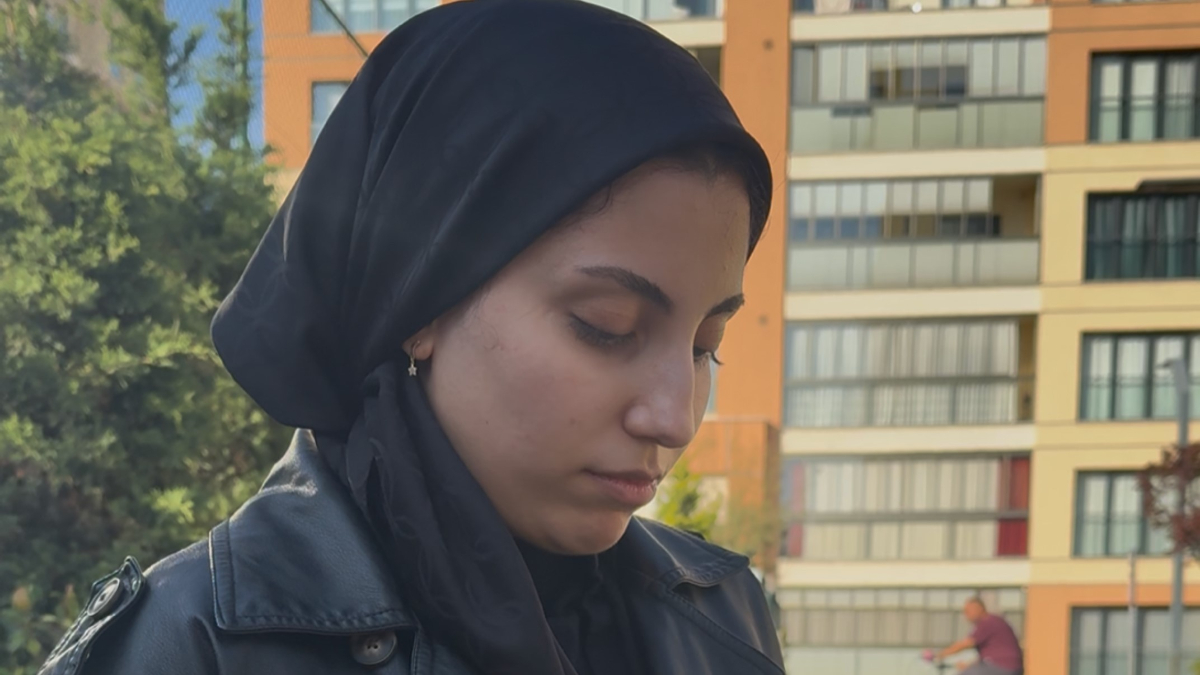 istanbulda basortulu ogrenciye hocasindan hakaret bu sekilde temizlikciye benziyorsun 2kaeeH8F.jpg