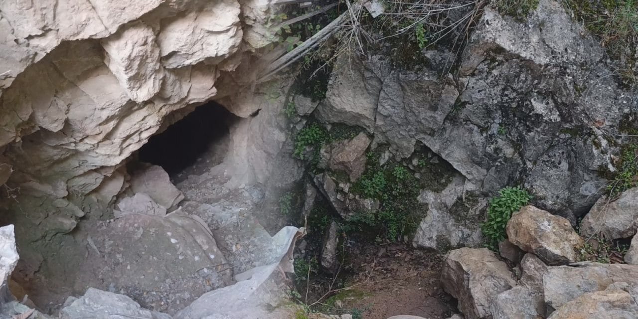 sirin icin daglari delen ferhat gorse kiskanirdi hazine icin koca dagi 15 metre deldiler bPWTwePO.jpg