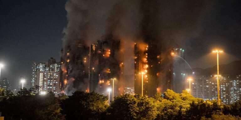 151-kisi-olmustu-hong-kongdaki-yangin-faciasina-cinayet-tutuklamalari-9IpFj8QY.jpg