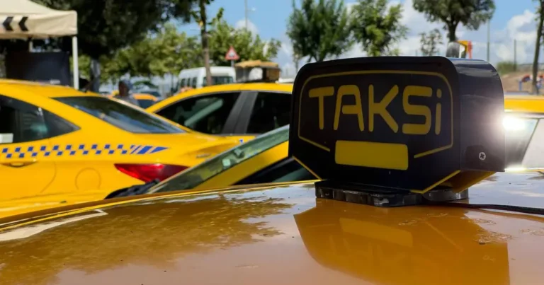 taksilerde-yeni-zorunluluk-kartli-odeme-ve-fis-islemlerine-degisiklik-geliyor-YbXShVxX.webp