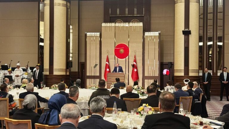 cumhurbaskani-erdogan-emek-sofrasi-bulusmasi-iftar-programinda-konustu-scCb3nju.jpeg